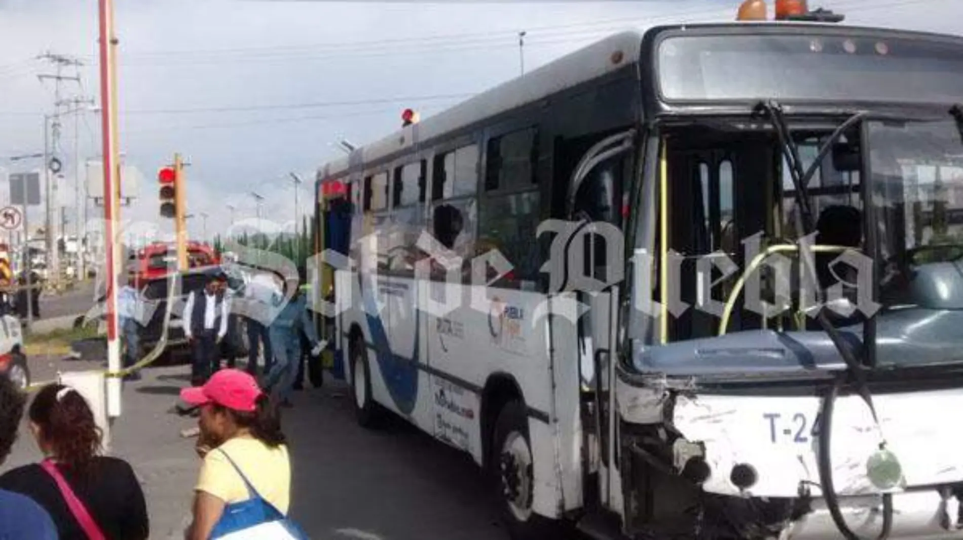 camioneta contra ruta2